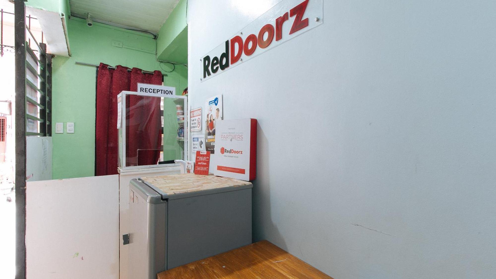 Reddoorz At Dbuilders Rooms Ph2 Taguig Esterno foto
